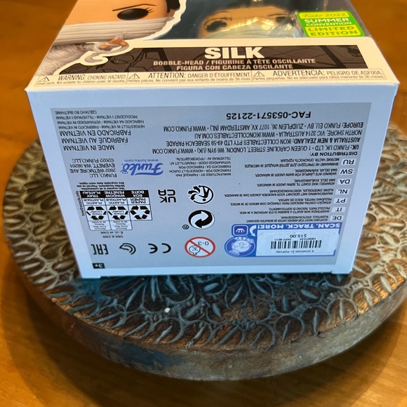 SDCC Silk Funko Pop - Picture 4 of 6